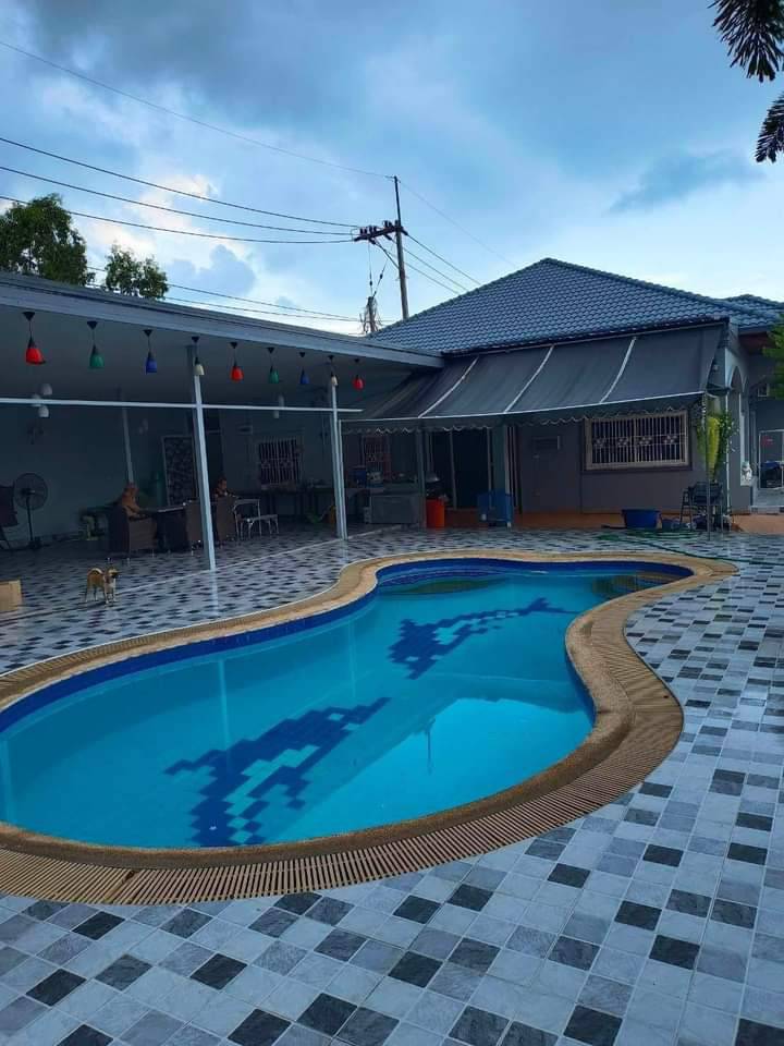 ขายบ้านสวยพร้อมสระว่ายน้ำ ม.พรเทพพัทยา เหมาะทำธุรกิจได้หลายอย่าง ทำเลดี อ.บางละมุง จ.ชลบุรี 