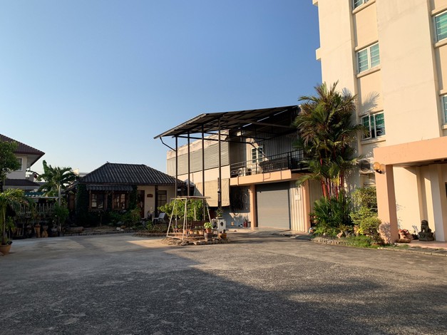 ขายด่วน ที่ดินพร้อมอาคารในซอยลาดพร้าว 64 เหมาะทำธุรกิจได้หลายอย่าง ทำเลดี ข.วังทองหลาง