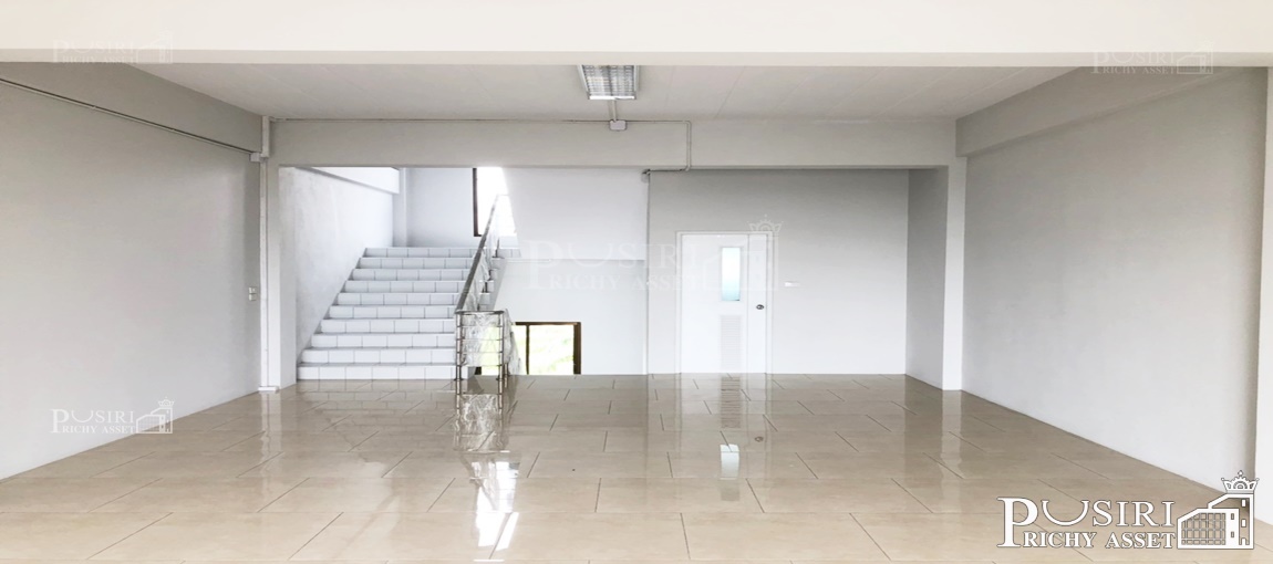 อาคารพาณิชย์ 8 ห้อง ใหม่สไตล์โมเดิร์น 3.5 ชั้น ดาดฟ้า พื้นที่ใช้สอย 260 ตร.ม. พร้อมเข้าอยู่ได้ทันที ทำลดี ติดถนนสายใยรัก ใกล้ตลาดกระทุ่มแบน 1.5 กม.KK4100S