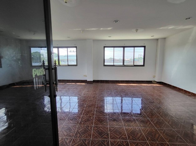 ขายที่ดินพร้อมโกดังติดถนน เหมาะทำเป็นคลังสินค้าหรือทำธุรกิจได้หลายอย่าง ทำเลดี อ.สามพราน จ.นครปฐม