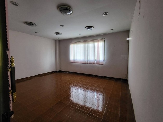 ขายที่ดินพร้อมโกดังติดถนน เหมาะทำเป็นคลังสินค้าหรือทำธุรกิจได้หลายอย่าง ทำเลดี อ.สามพราน จ.นครปฐม