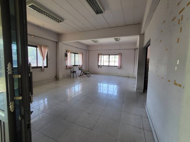 ขายที่ดินพร้อมโกดังติดถนน เหมาะทำเป็นคลังสินค้าหรือทำธุรกิจได้หลายอย่าง ทำเลดี อ.สามพราน จ.นครปฐม