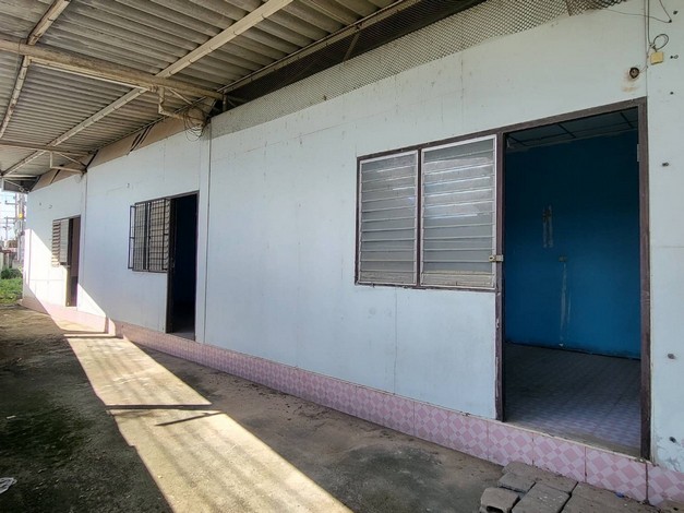 ขายที่ดินพร้อมโกดังติดถนน เหมาะทำเป็นคลังสินค้าหรือทำธุรกิจได้หลายอย่าง ทำเลดี อ.สามพราน จ.นครปฐม