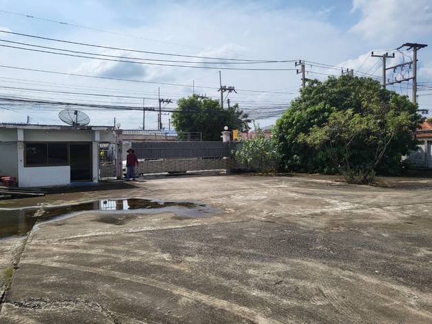 ขายที่ดินพร้อมโกดังติดถนน เหมาะทำเป็นคลังสินค้าหรือทำธุรกิจได้หลายอย่าง ทำเลดี อ.สามพราน จ.นครปฐม