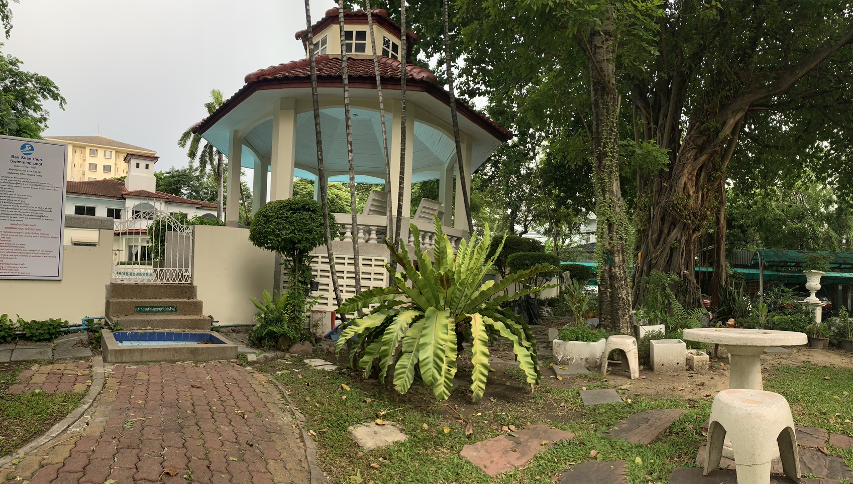 (ขายพร้อมผู้เช่า) คอนโดบ้านสวนธน รัชดา 36 (ซ.เสือใหญ่) 47 ตรม. 2 นอน สวนร่มรื่นทั้งโครงการ ใกล้ ม.จันทร์เกษม ห้างสรรพสินค้า  เข้าออกได้หลายทาง