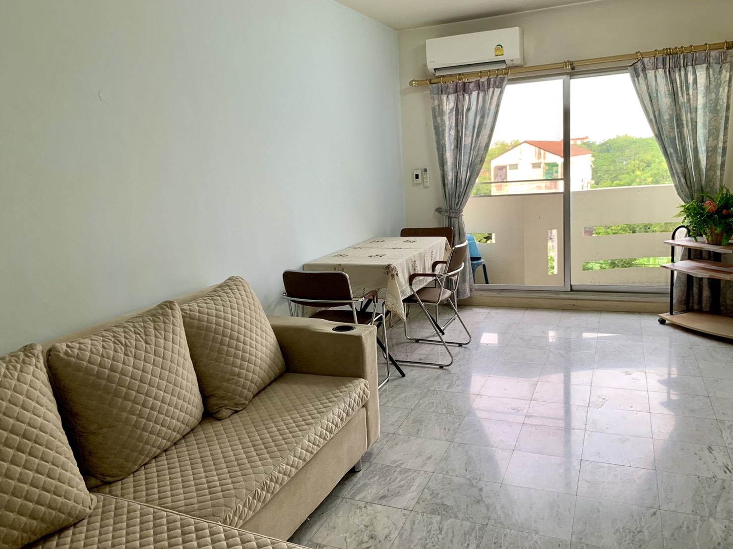 (ขายพร้อมผู้เช่า) คอนโดบ้านสวนธน รัชดา 36 (ซ.เสือใหญ่) 47 ตรม. 2 นอน สวนร่มรื่นทั้งโครงการ ใกล้ ม.จันทร์เกษม ห้างสรรพสินค้า  เข้าออกได้หลายทาง