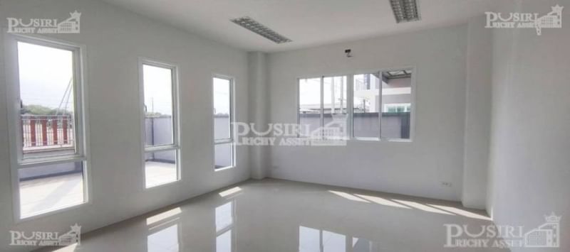 หลังสุดท้าย โรงงานโมเดิร์น ขนาดกระทัดรัด 227 วา ราคาพิเศษ เพียง 9.9 ล้าน พร้อมออฟฟิต 2 ชั้น พื้นที่ 554 ใกล้ ถ. เศรษฐกิจ 1  KK4938S