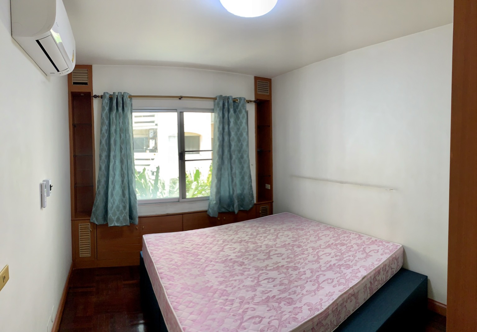 ให้เช่า คอนโดบ้านสวนธน รัชดา 36 (ซ.เสือใหญ่) 47 ตรม. 2 นอน วิวสวน สวนร่มรื่นทั้งโครงการ ใกล้ ม.จันทร์เกษม ห้างสรรพสินค้า  เข้าออกได้หลายทาง