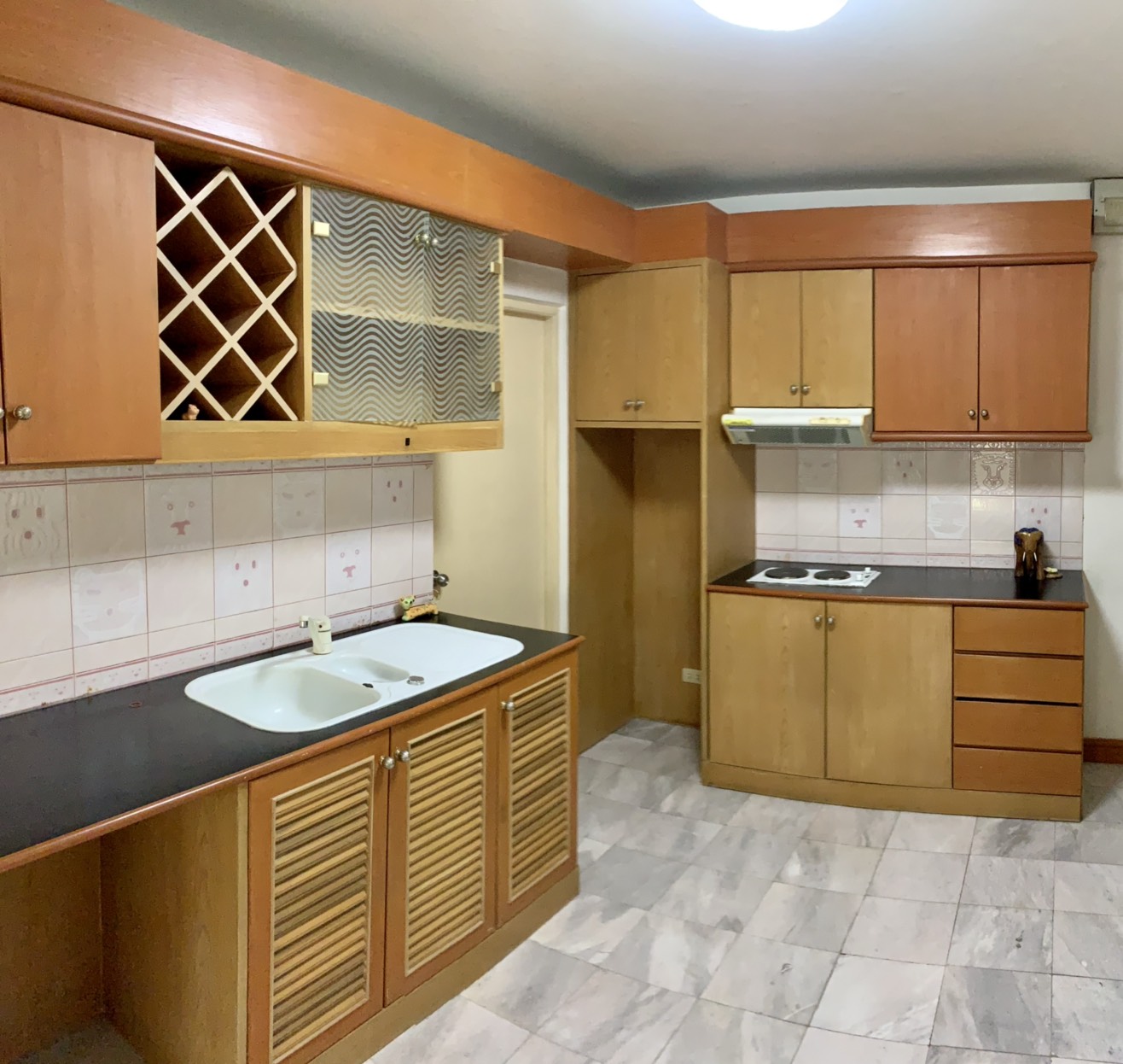 ให้เช่า คอนโดบ้านสวนธน รัชดา 36 (ซ.เสือใหญ่) 47 ตรม. 2 นอน วิวสวน สวนร่มรื่นทั้งโครงการ ใกล้ ม.จันทร์เกษม ห้างสรรพสินค้า  เข้าออกได้หลายทาง