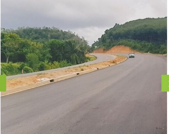 ขายที่ดินสวย ติดถนนเพชรเกษม 4 เลนส์   ใกล้แหล่งชุมชน  อำเภอเมือง จังหวัดระนอง