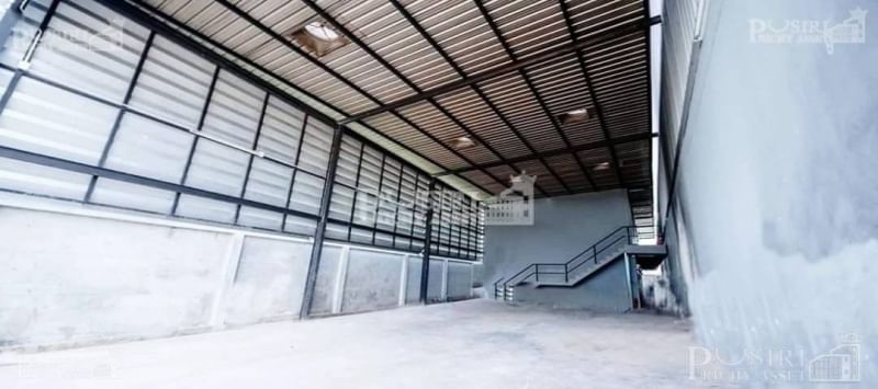 โรงงาน 1.5 ไร่ ที่มีพื้นใช้สอยมากที่สุด 1,838 ตร.ม. ใกล้ ถ. เศรษฐกิจ เงียบสงบท้ายซอยเเวดล้อมโรงงาน เทรลเลอร์เข้าสะดวก พร้อมบ้านพักคนงานอีก 10 ห้อง KK5359S