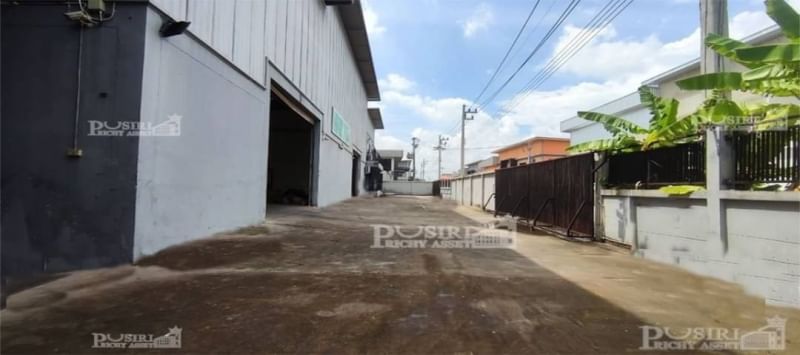 โรงงาน 1.5 ไร่ ที่มีพื้นใช้สอยมากที่สุด 1,838 ตร.ม. ใกล้ ถ. เศรษฐกิจ เงียบสงบท้ายซอยเเวดล้อมโรงงาน เทรลเลอร์เข้าสะดวก พร้อมบ้านพักคนงานอีก 10 ห้อง KK5359S