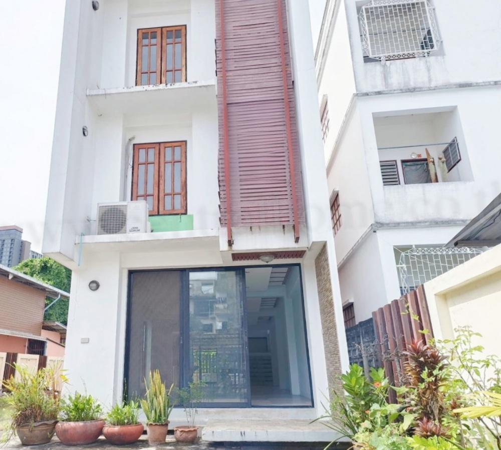 อาคารพาณิชย์ 3 ชั้น ตรงข้าม สน.ภาษีเจริญ