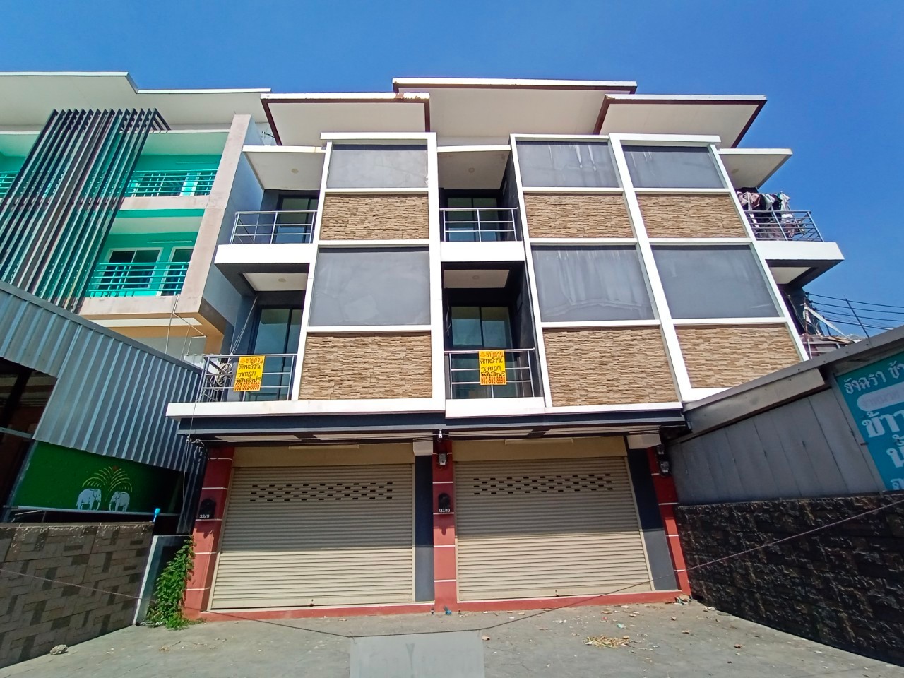 ขายอาคารพานิชย์ 3 ชั้น (คูหาซ้าย) ตำบลสวนหลวง อำเภอกระทุ่มแบน จังหวัดสมุทรสาคร  