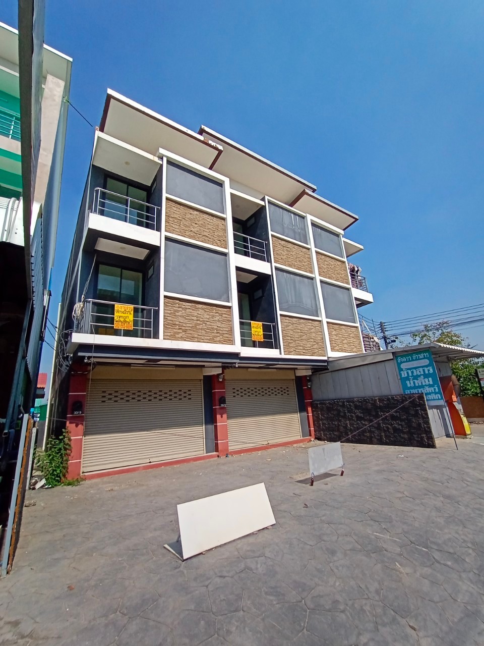 ขายอาคารพานิชย์ 3 ชั้น (คูหาซ้าย) ตำบลสวนหลวง อำเภอกระทุ่มแบน จังหวัดสมุทรสาคร  