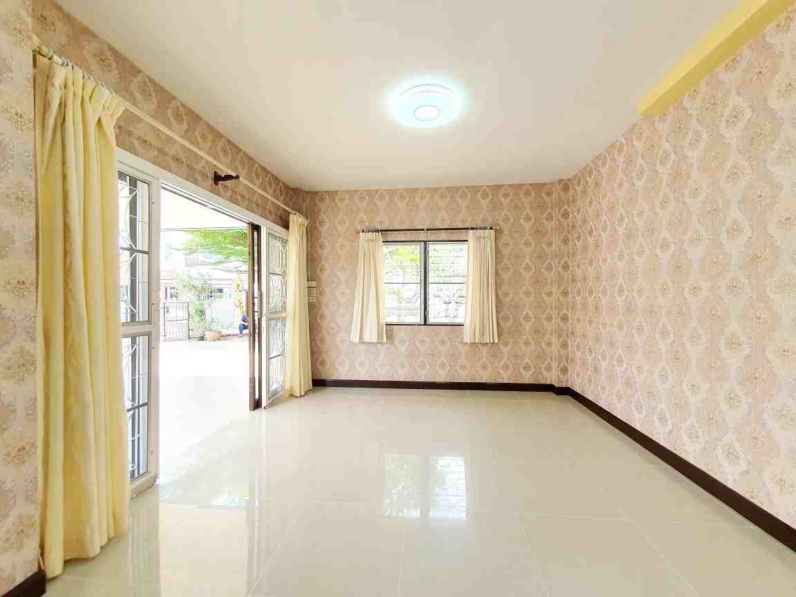 ขายบ้านสองชั้นครึ่ง หมู่บ้านโฮมแลนด์ มิตรภาพ1 โซนบ้านใหม่มิตรภาพ อนาคตใกล้รถไฟความเร็วสูง กรุงเทพ-นครราชสีมา 