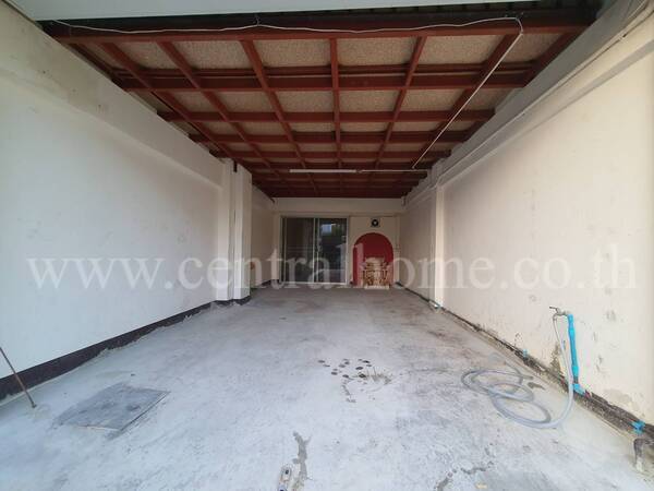 อาคารพณิชย์ 3.5 ชั้น พร้อมอยู่ สภาพสวย