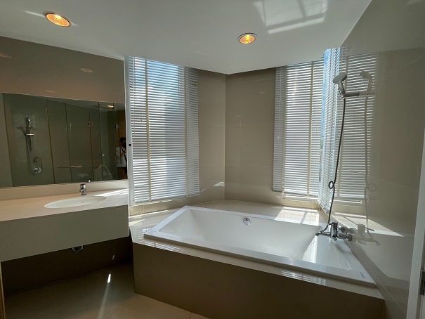 ให้เช่าคอนโด จามจุรี แสควร์ เรสซิเด้นท์ 2ห้องนอน 100 sqm. ชั้น9 ห้องมุม ติด ม.จุฬาฯ โทร 0835533636