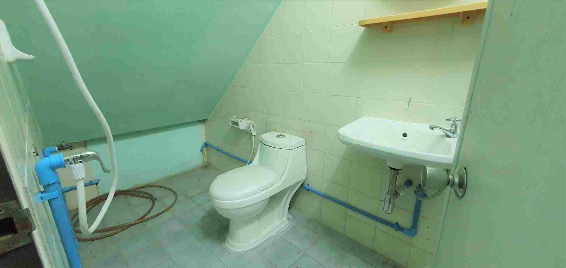 ขาย อาคารพาณิชย์  4 ชั้น  2 คูหาเชื่อมถึงกัน โครงการเสริมศิริวิลเลจ  เนื้อที่รวม 36 ตรว.ครึ่ง  โครงการตั้งอยู่ต้นซอยพระยาสุเรนทร์ 30 แยก1 พิเศษสุด!!มีลิฟท์ขึ้นลงภายในอาคาร  ติดถนนเมนหลักพระยาสุเรนทร์ ทำเลดี  ราคาดีงาม ถูกสุดๆ 