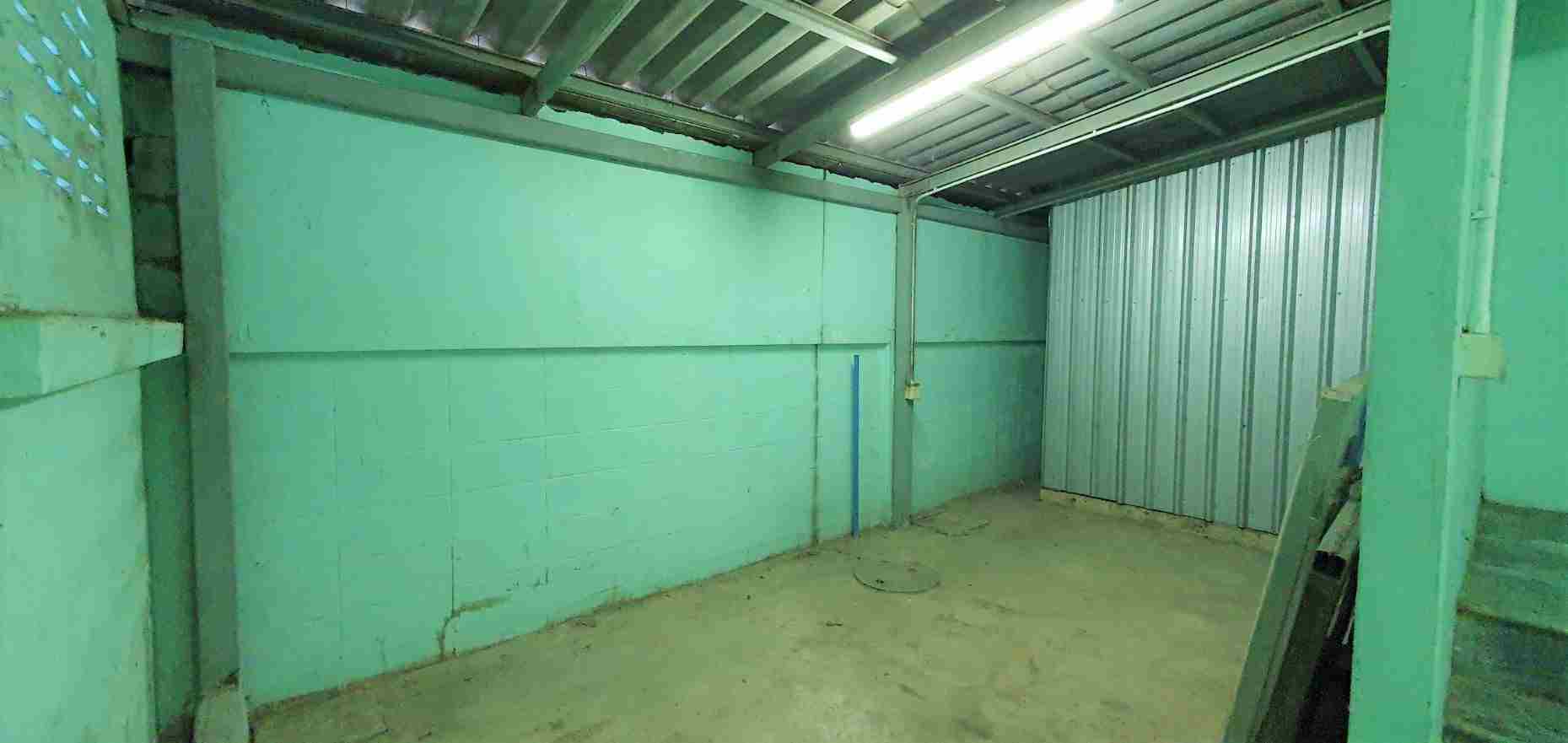 ขาย อาคารพาณิชย์  4 ชั้น  2 คูหาเชื่อมถึงกัน โครงการเสริมศิริวิลเลจ  เนื้อที่รวม 36 ตรว.ครึ่ง  โครงการตั้งอยู่ต้นซอยพระยาสุเรนทร์ 30 แยก1 พิเศษสุด!!มีลิฟท์ขึ้นลงภายในอาคาร  ติดถนนเมนหลักพระยาสุเรนทร์ ทำเลดี  ราคาดีงาม ถูกสุดๆ 