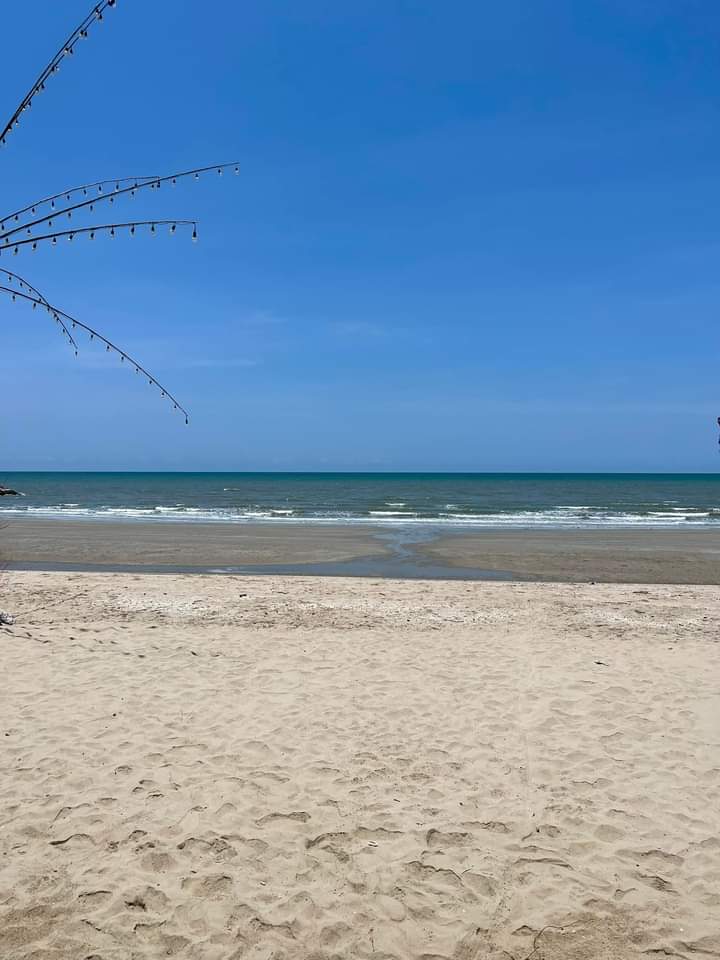 ที่ดินพร้อมกิจการรีสอร์ทติดทะเลหาดเจ้าสำราญ