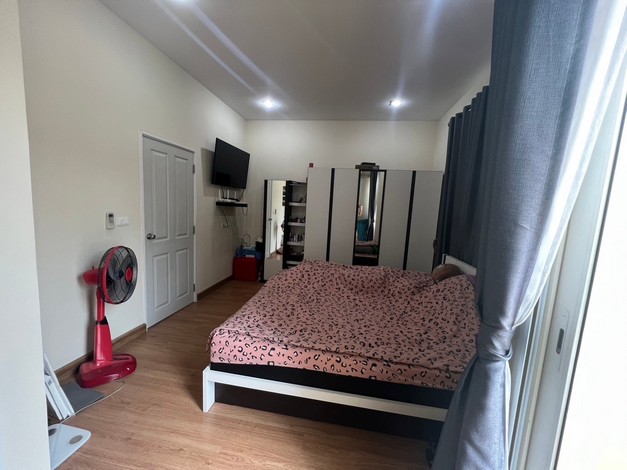 ขายทาวน์เฮาส์ 2 ชั้น หมู่บ้านโกเด้นทาวน์บางแค บ้านสวย ใกล้ MRTหลักสองเพียง 1.5 กิโลเมตร ทำเลดี