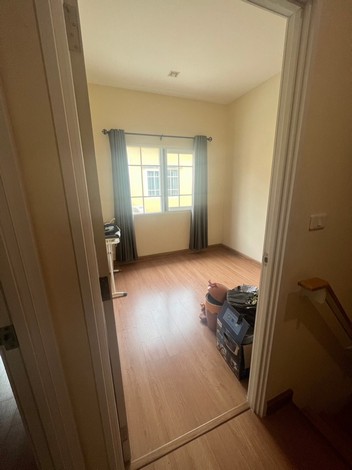 ขายทาวน์เฮาส์ 2 ชั้น หมู่บ้านโกเด้นทาวน์บางแค บ้านสวย ใกล้ MRTหลักสองเพียง 1.5 กิโลเมตร ทำเลดี