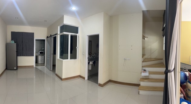 ขายทาวน์เฮาส์ 2 ชั้น หมู่บ้านโกเด้นทาวน์บางแค บ้านสวย ใกล้ MRTหลักสองเพียง 1.5 กิโลเมตร ทำเลดี