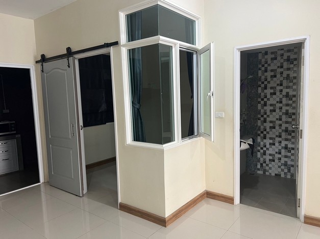 ขายทาวน์เฮาส์ 2 ชั้น หมู่บ้านโกเด้นทาวน์บางแค บ้านสวย ใกล้ MRTหลักสองเพียง 1.5 กิโลเมตร ทำเลดี