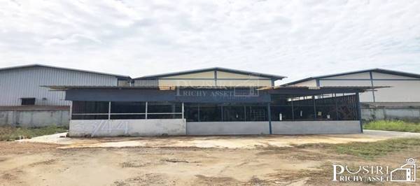 ขายที่สวย ถมแน่น เกือบ 2ไร่ ติดถนน 2 ด้าน ราคาต่ำกว่า ตลาด แถมฟรี !โกดังขนาด 120 ตารางเมตร ใกล้คลองสี่วา-เอกชัย - KK3623S