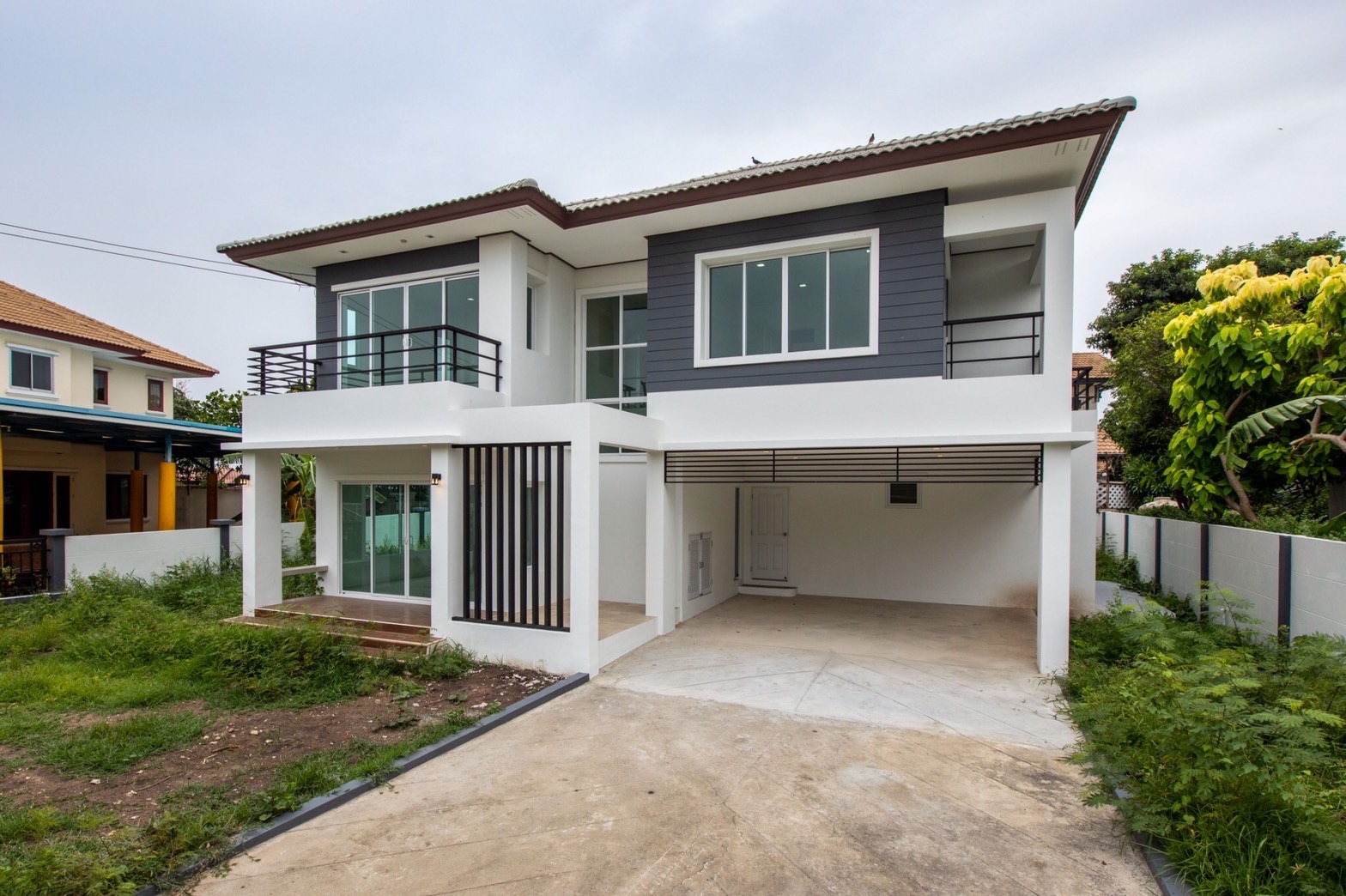 ขายบ้านเดี่ยว บ้านฟ้า กรีนพาร์ค รอยัลธนบุรีรมย์  ติดถนนประชาอุทิศ ใกล้ทางด่วน 