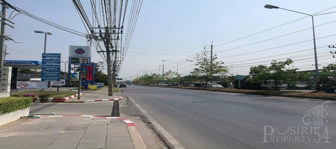 ที่สวยปลูกบ้าน/โกดัง 186.6 วา ติดถนน 3 ด้าน ในซอยค่ายกำแพงเพชร ใกล้เศรษฐกิจ  พุทธสาคร