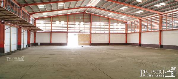 แบ่งให้เช่าโกดัง 900-1,900 ตร.ม. ทำเลดีใกล้เซ็นทรัลมหาชัย สบายใจมีรปภ.คอยดูแล เข้าออกสะดวกเชื่อมต่อ ถ.เอกชัย ใกล้พระราม 2 เพียง 600 ม.