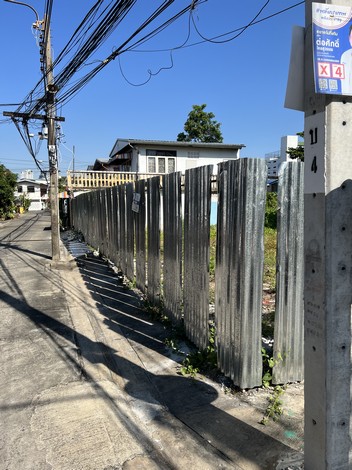 ขายที่ดินเปล่า ทำเลดี อยู่ในหมู่บ้านเปรมฤทัย ซอยสุขุมวิท50 เขตคลองเตย กรุงเทพมหานคร ( เจ้าของขายเอง )