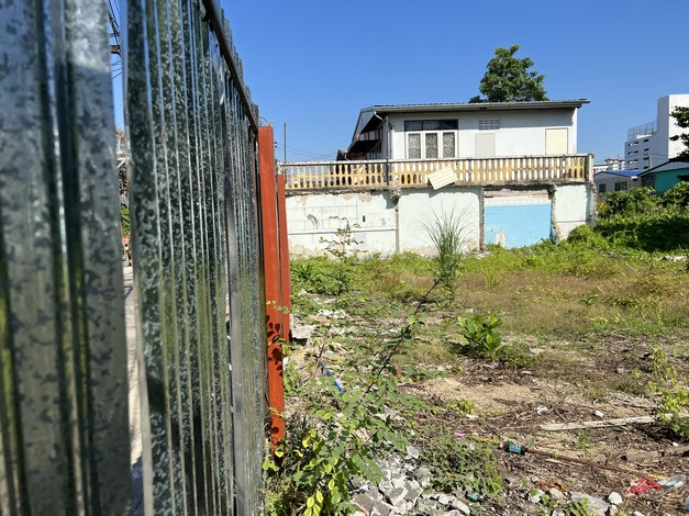 ขายที่ดินเปล่า ทำเลดี อยู่ในหมู่บ้านเปรมฤทัย ซอยสุขุมวิท50 เขตคลองเตย กรุงเทพมหานคร ( เจ้าของขายเอง )