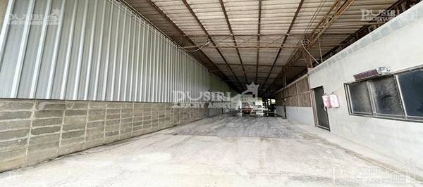 แค่ 45 บาท/ตร.ม. กับ โกดังให้เช่า นครปฐม 2,000 ตร.ม. ใกล้ ถ. เพชรเกษมเพียง 900 ม. เก็บของได้มากพื้นรับ 3 ตัน เทรลเลอร์เข้าได้+จอดรถยนต์ได้นับ10คัน - kk5418s