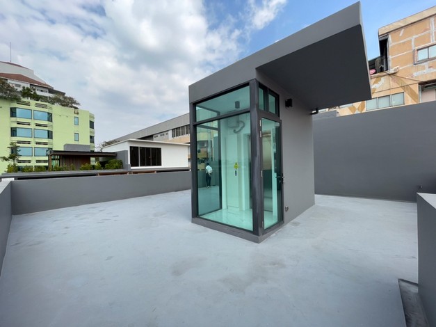 ขายโฮมออฟฟิศ 5 ชั้น Super Luxury Design หรูหราโดดเด่น ทำเลดีเหมาะทำธุรกิจ ย่านรามคำแหง15