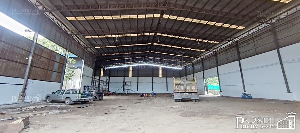 ให้เช่าโกดัง 2 ขนาด 1.5 และ 3.75 ไร่ ใกล้ ถ. เอกชัย บางบอน 4 เก็บของได้เยอะจุใจพื้นรับ 3.5 ตัน ใช้เทรลเลอร์ได้ จอดเทรลเลอร์ได้นับสิบคัน - kk5238s