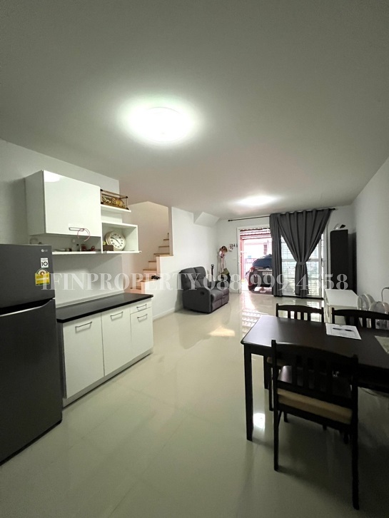  ให้เช่าทาวน์โฮม เฟอร์ครบ ต่อเติมหลังบ้าน-หน้าบ้านแล้ว ติดถนนเมน พร้อมอยู่