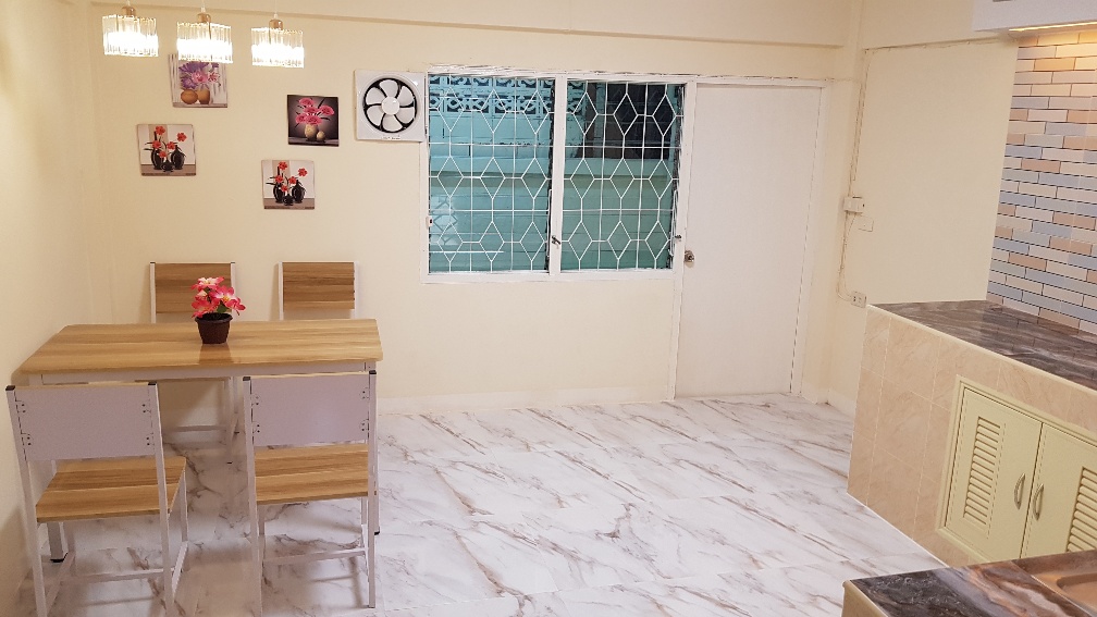3ชั้น4ห้องนอนขายบ้านซอยเรวดีใกล้บางซื่อใกล้รถไฟฟ้ารัติวานนท์17วา 3ห้องน้ำ 1ห้องครัว พื้นปูแกรนิโต้ ใหม่ทั้งหลั17วา  