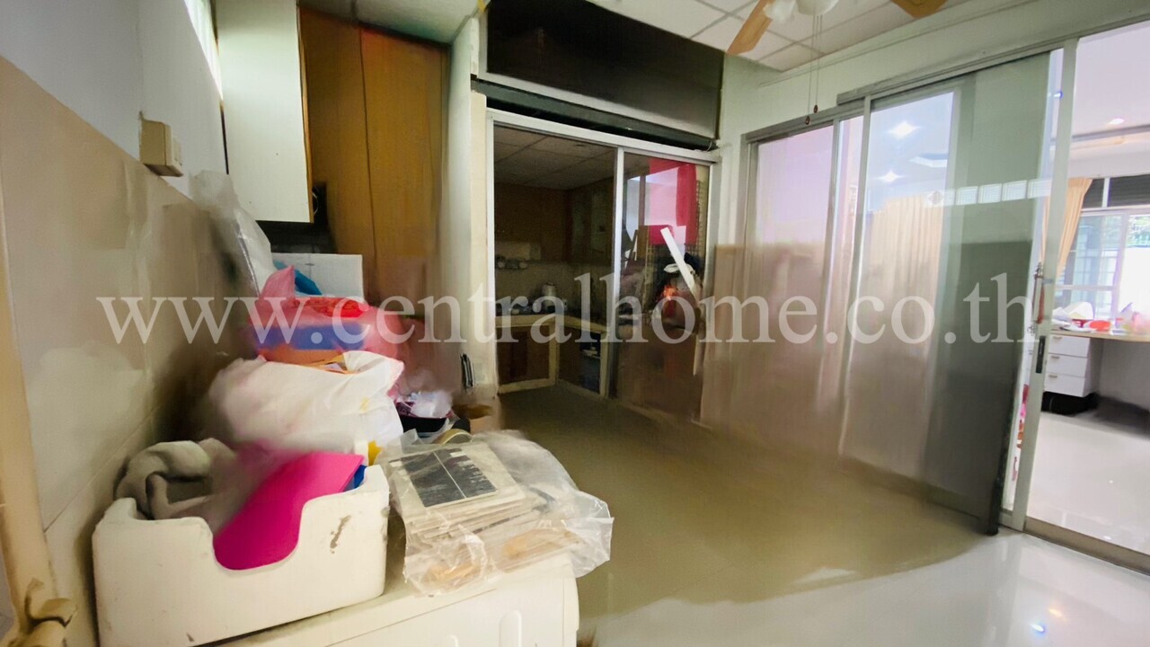 อาคารพาณิชย์ ถนนระนอง 1 เขตดุสิต มีรายได้จากห้องเช่า