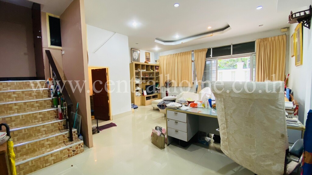 อาคารพาณิชย์ ถนนระนอง 1 เขตดุสิต มีรายได้จากห้องเช่า