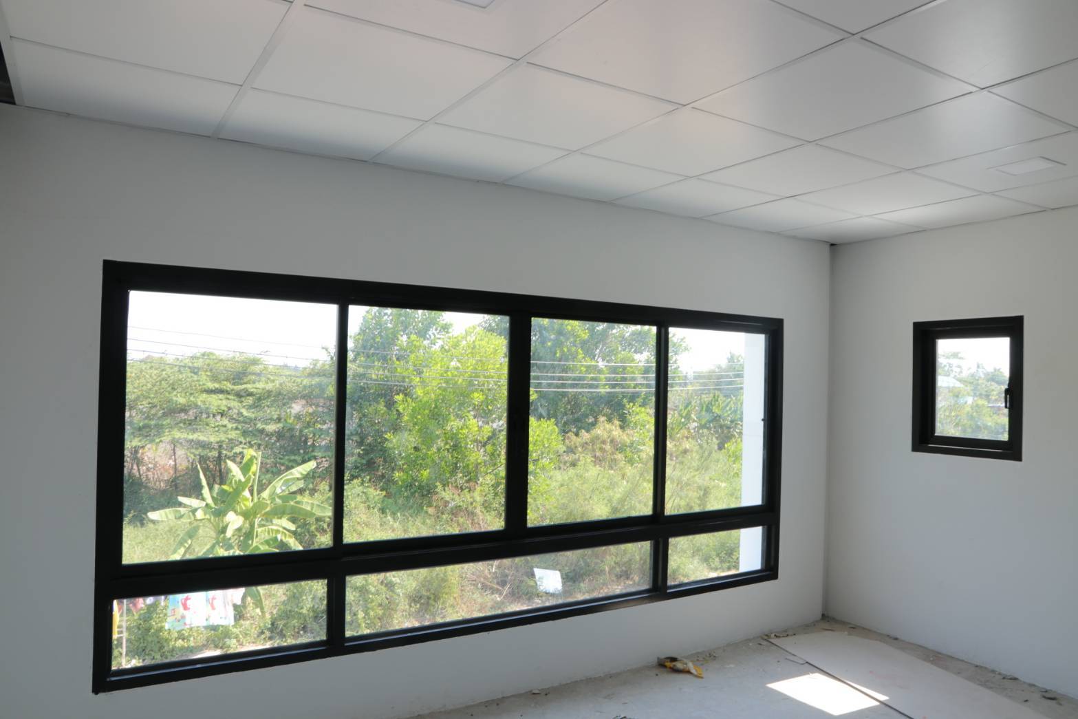 ให้เช่าโกดัง พร้อมออฟฟิตชั้นล่าง ห้องพักชั้นลอย มีรั้วล้อมรอบส่วนตัว ในซอยวัดลาดปลาดุก