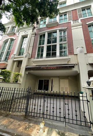 ขายทาวน์โฮม ใจกลางทองหล่อ 4ชั้น โครงการ บ้านกลางกรุง-ทองหล่อ 