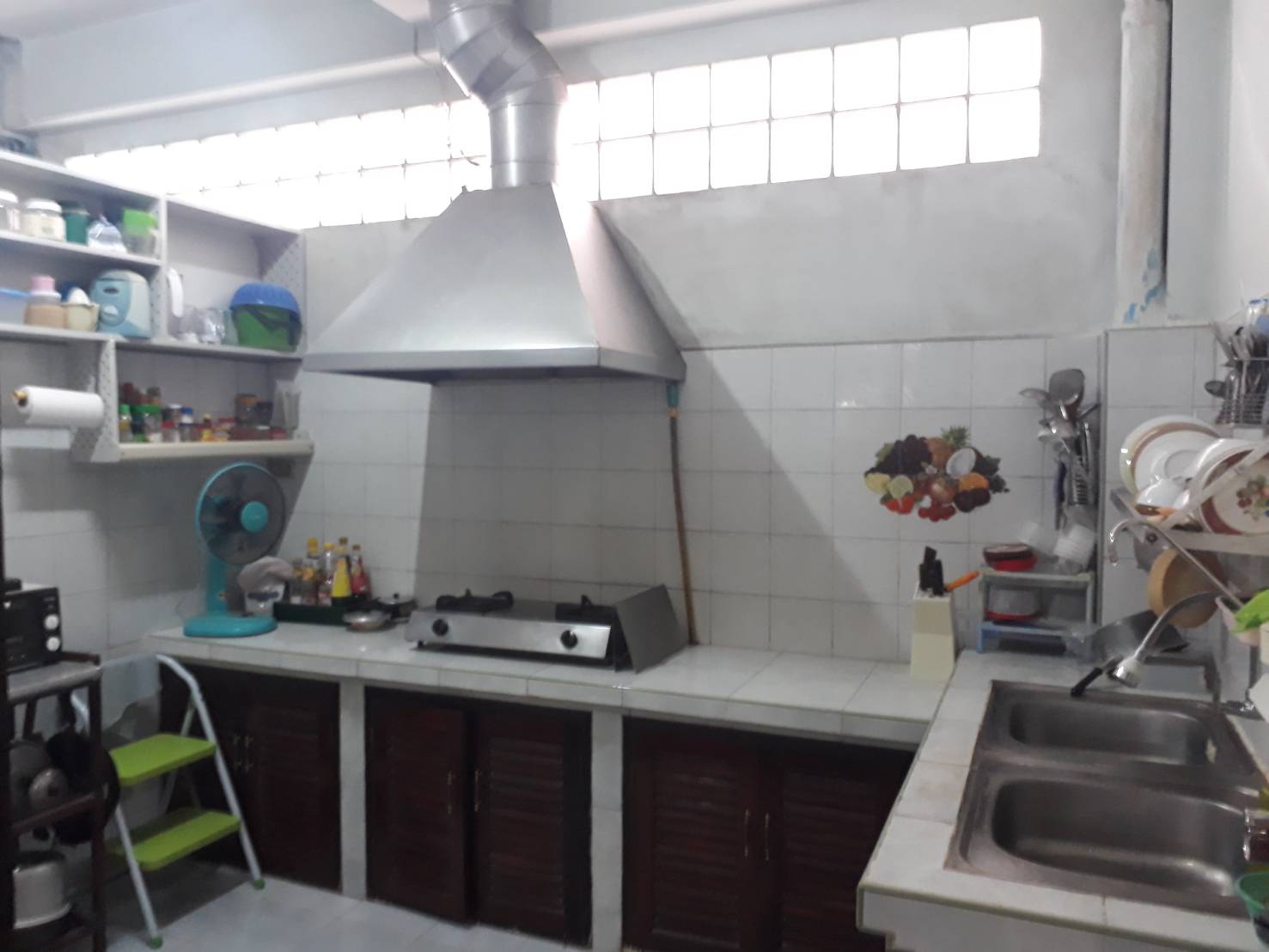 ขายบ้าน ในตัวเมือง ใกล้ศาลากลางจังหวัดราชบุรี  ขายบ้านทาวเฮ้าส์ 2 ชั้น ขนาด 27 ตารางวา ถนนเสือป่า ซอย 5 ตำบลหน้าเมือง อำเภอเมือง จังหวัดราชบุรี  