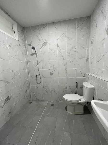 ให้เช่า Towhouse ย่านลาดพร้าว ใกล้ MRT ลาดพร้าว  3 ห้องนอน รีโนเวทเสร็จใหม่ทั้งหลัง 45   ตรว เฟอร์นิเจอร์ พร้อมอยู่) พื้นที่ใช้สอย   185   ตรม.  สามารถจดทะเบียนบริษัท