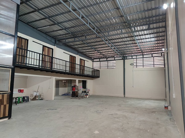  ให้เช่าโกดังพร้อม สำนักงาน รัชดา พระราม9 พื้นที่ 500ตรม  4 - 5 ที่จอดรถ ราคา  150,000   บาท/เดือน  4 - 5 ที่จอดรถ  รถกระบะ รถ6ล้อ ออกได้