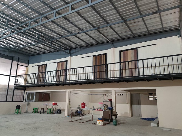  ให้เช่าโกดังพร้อม สำนักงาน รัชดา พระราม9 พื้นที่ 500ตรม  4 - 5 ที่จอดรถ ราคา  150,000   บาท/เดือน  4 - 5 ที่จอดรถ  รถกระบะ รถ6ล้อ ออกได้