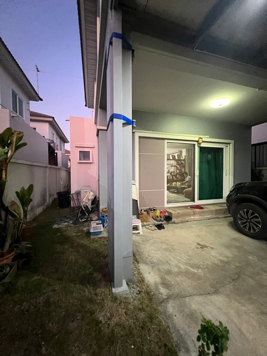  ขายบ้านพร้อมเฟอร์ ต่อเติมโรงรถหน้าบ้าน-หลังบ้านครบ ของแถมมากกว่า 13 รายการ