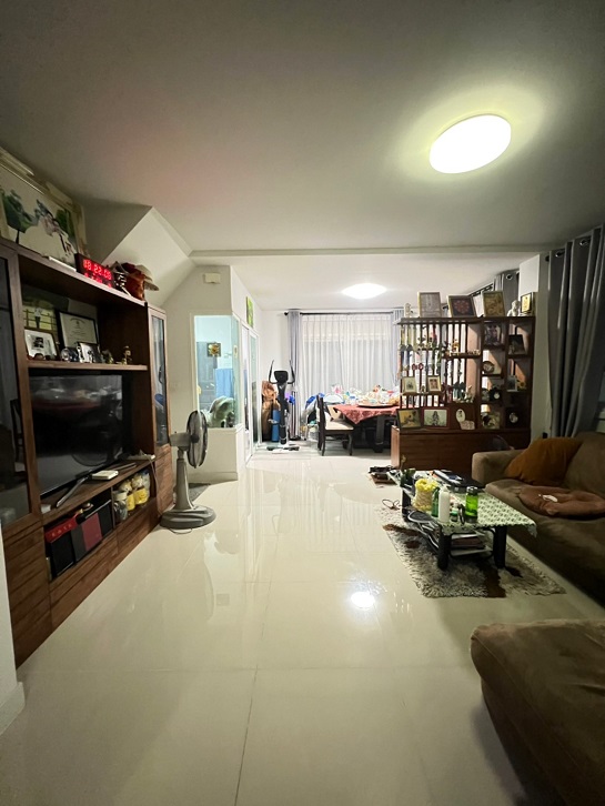  ขายบ้านพร้อมเฟอร์ ต่อเติมโรงรถหน้าบ้าน-หลังบ้านครบ ของแถมมากกว่า 13 รายการ